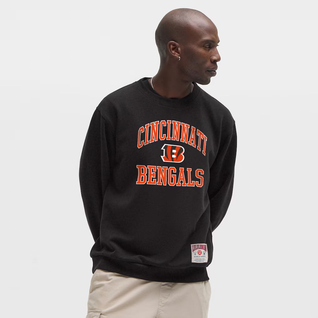 Men 2026 NFL Cincinnati Bengals black round-neck sweatshirt style 01